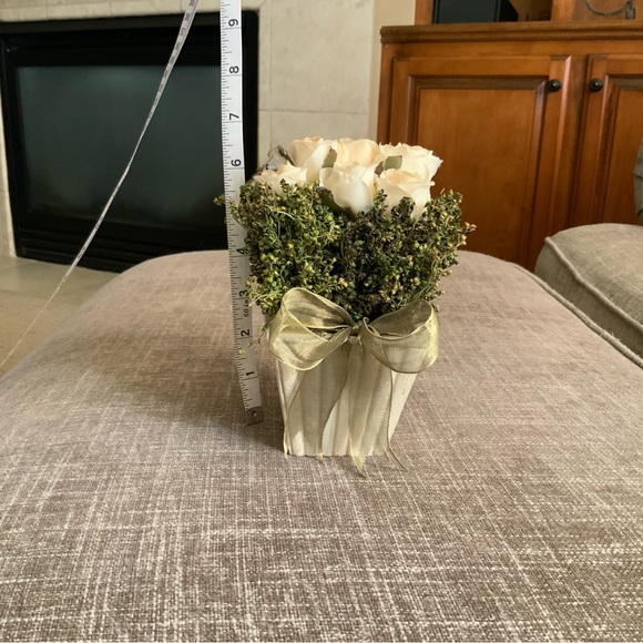 Small accessory to set on a shelf or desk. - Picture 4 of 4